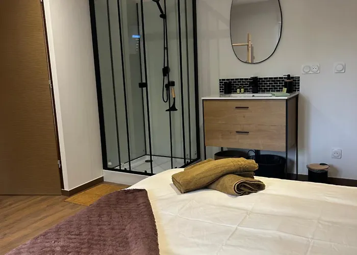 Maison De Neuve Et Moderne *